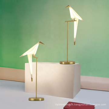 2020 en vente Lampe de table Paper Crane Bird au design élégant pour hôtel